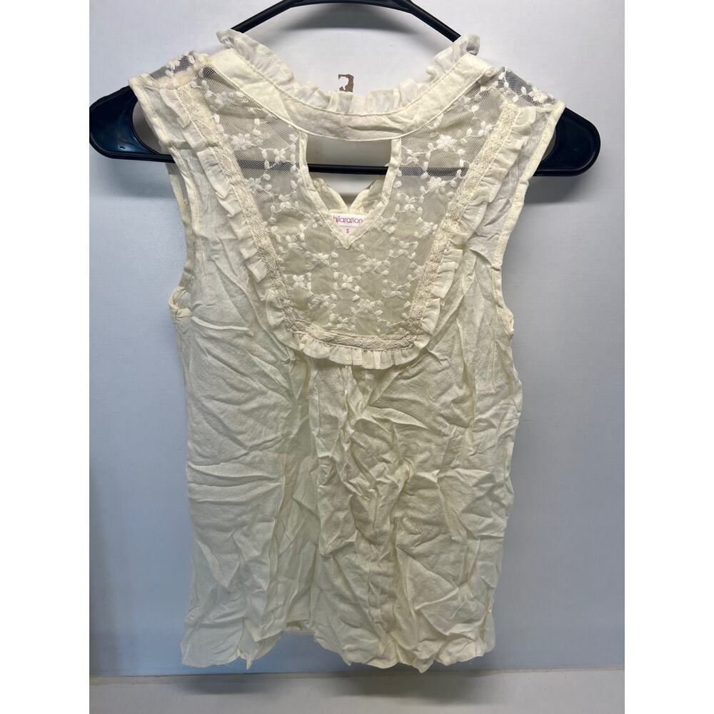 Xhilaration Cream Lace Tank Top w/ Keyhole Detail Small